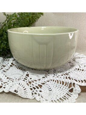 Mixing Bowl Vintage Hall Radiance Yellow cream Art Deco USA shabby chic 7 Inch